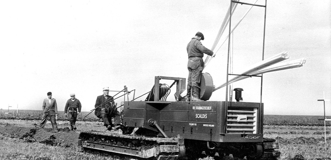 Black and white photo of an early Mastenbroek team operating a trencher